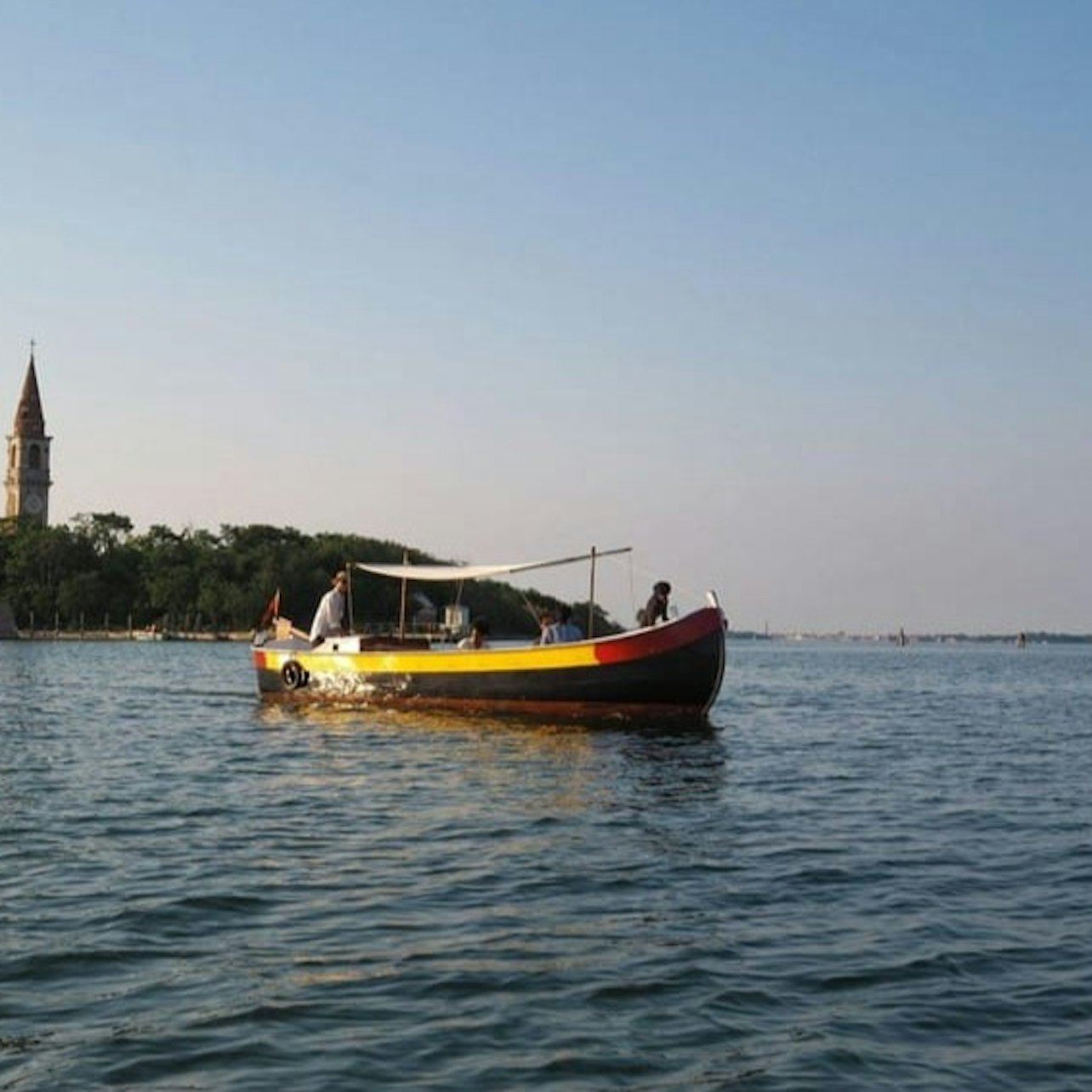 Murano, Burano & Torcello: Traditional Boat Tour + Glass-blowing Demonstration