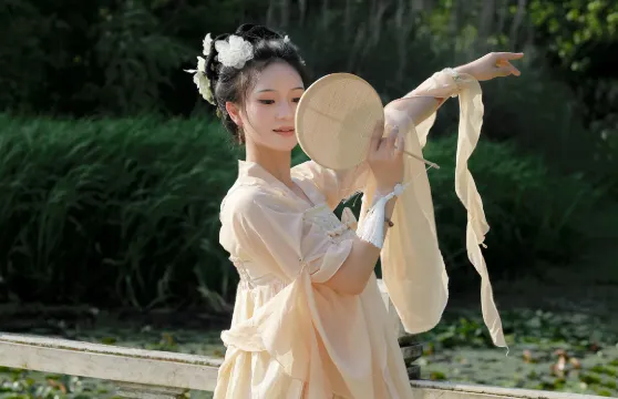 濟南Trip Moments【商業攝影攝像/婚紗寫真/婚禮跟拍/街拍抓拍航拍/多語種翻譯】