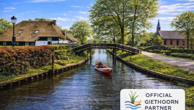 Amsterdam: Giethoorn Day Trip & Boat Cruise with Local Guide