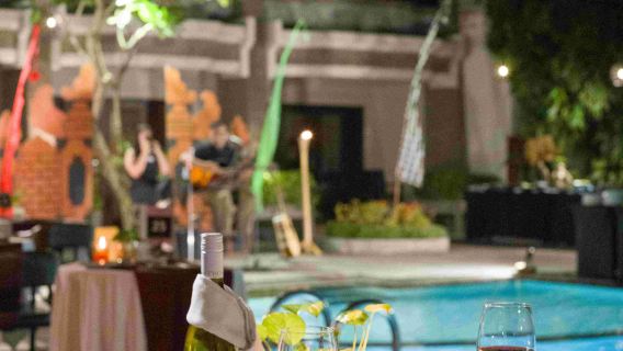 Experiencia de cena temática WAGA Kuta Bali