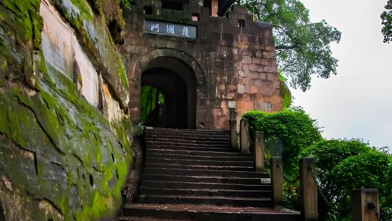 Chongqing Hechuan Diaoyucheng Fortress + Laitan Ancient Town + Wenfeng Old Street [comfortable private charter 1-day tour]