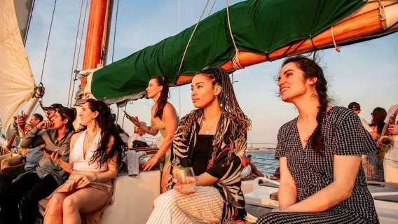 NYC: Sunset-Segeltour an Bord der Schoner Adirondack