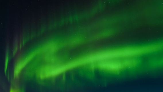 Memburu aurora di Murmansk, Rusia dengan pengangkutan bandar dan pemburu aurora tempatan Artik lawatan berkongsi