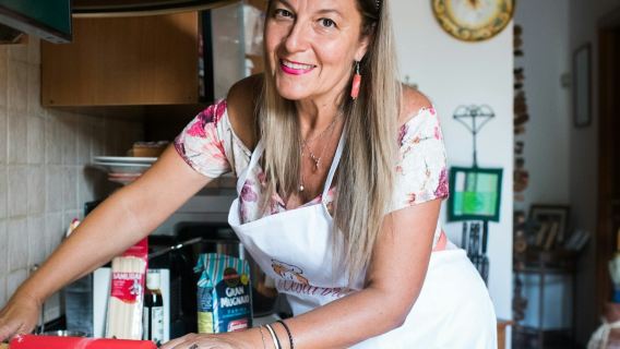 Rome: Market Tour + Dining Experience at Local's Home