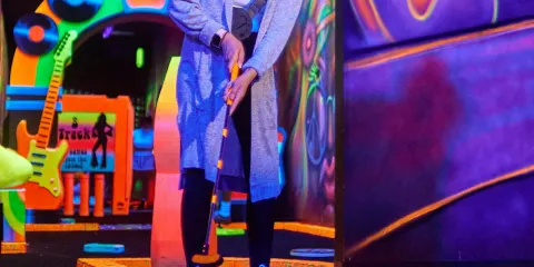 Rock of Ages 黑光迷你高爾夫