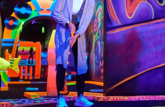 Rock of Ages 黑光迷你高爾夫