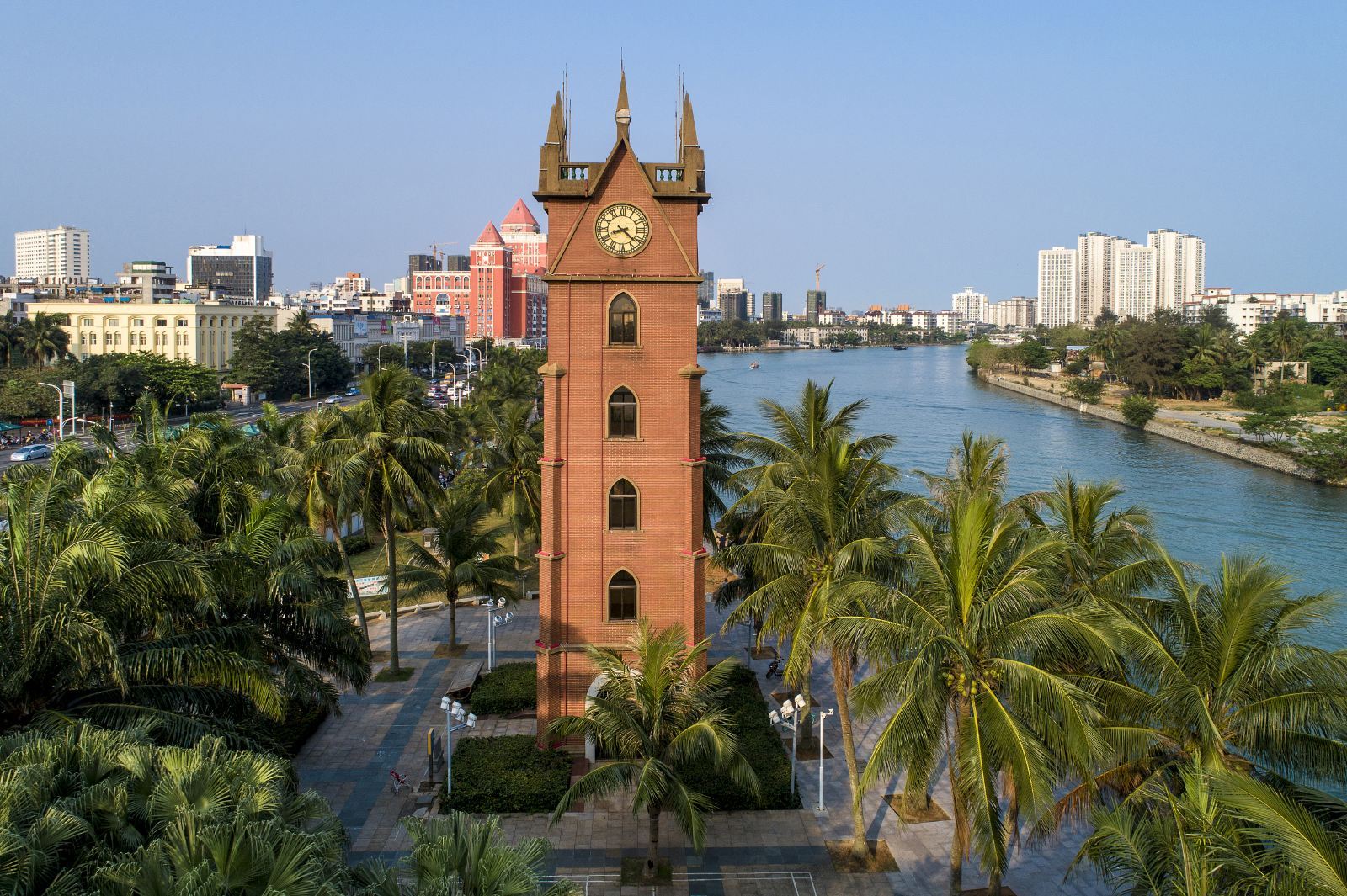 Haikou, Hainan - professional guide/translator/local escort/business translator/general translator/English/Russian/French/minor languages