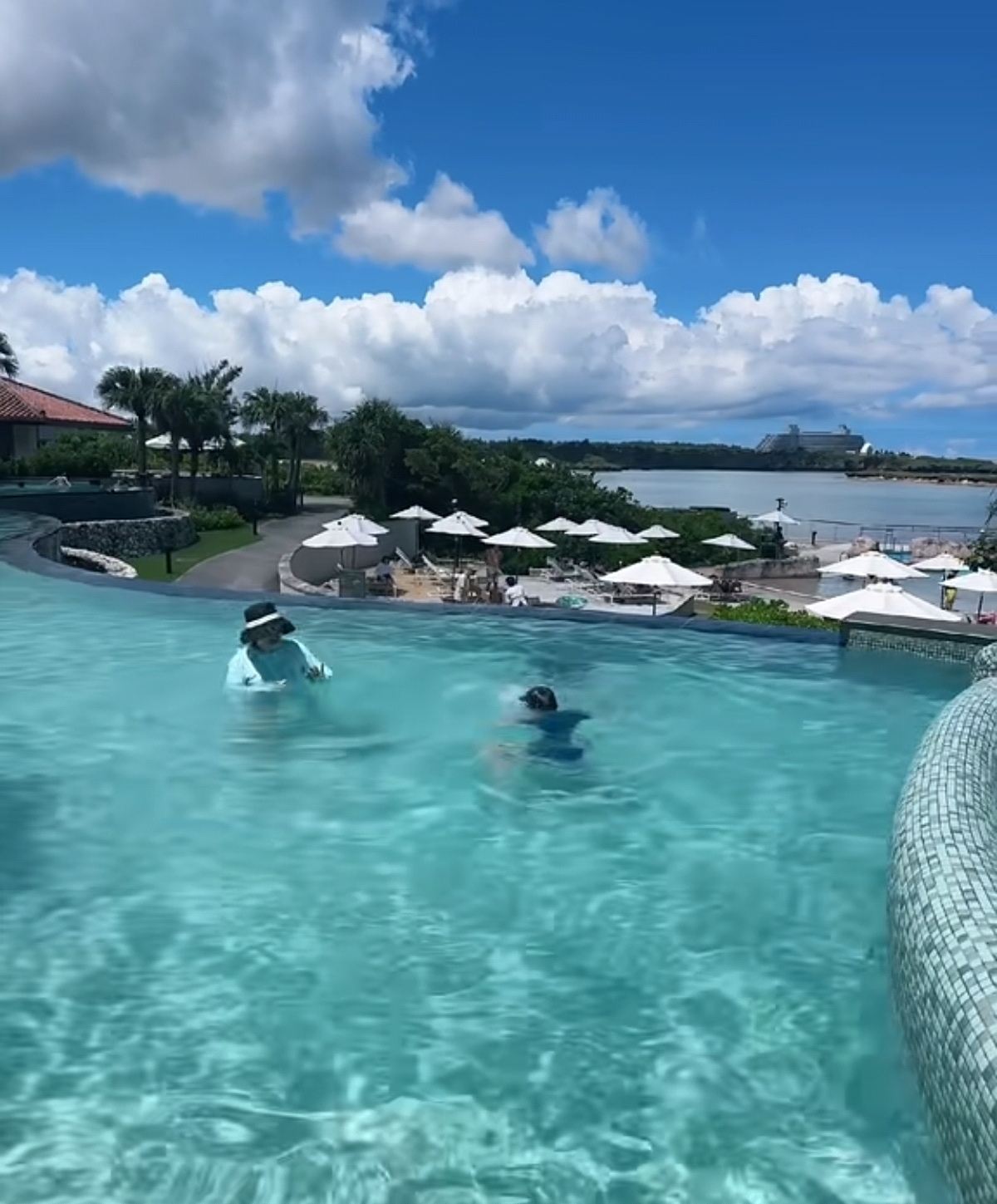 日本沖繩+萬座毛+古宇利島+海洋博公園+沖繩美麗海水族館一日遊