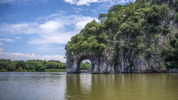 廣西桂林山水甲天下|漓江設施+象鼻山設施+日月雙塔