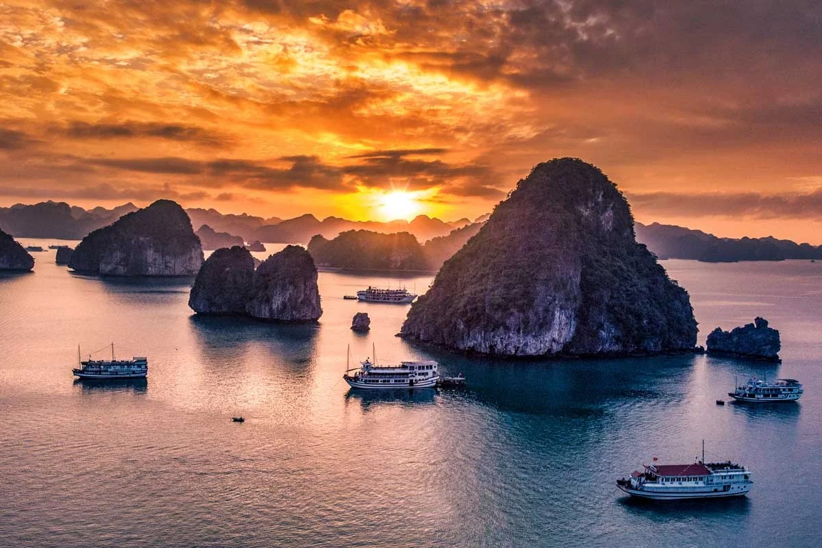 Departs from Hanoi | Halong Bay 1 Day Cruise: UNESCO Experience from Hanoi Buffet Lunch and transfer