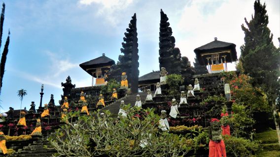 Besakih Temple + Penlipuran Village + Kertagosa Old Court (Semarapura Palace) 8-hour tour [Private tour / Arrangements available / Japanese, English / Hotel pickup and drop-off