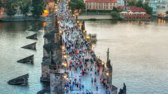 โบสถ์แม่พระก่อนจัตุรัสเมืองเก่าในปราก + สะพานชาลส์ + Parroquia de San Nicolás de Bari y San Pedro Mártir + มหาวิหารนักบุญวิตัส
