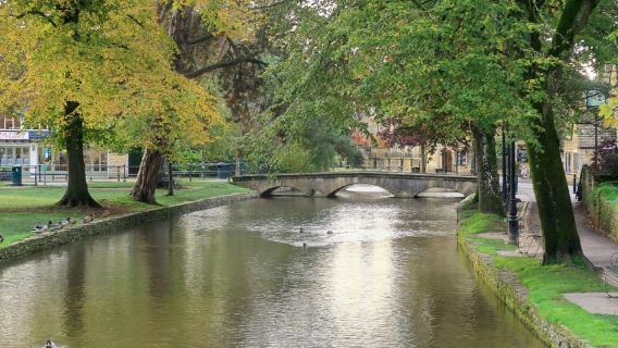 From London: Guided Cotswolds Day Trip by Luxury Coach