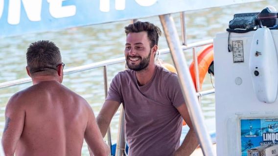 Lindos: crociera di 1 ora e mezza su una barca con fondo di vetro e soste per nuotare