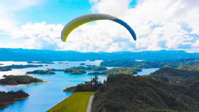 Guatapé: Experiencia en parapente