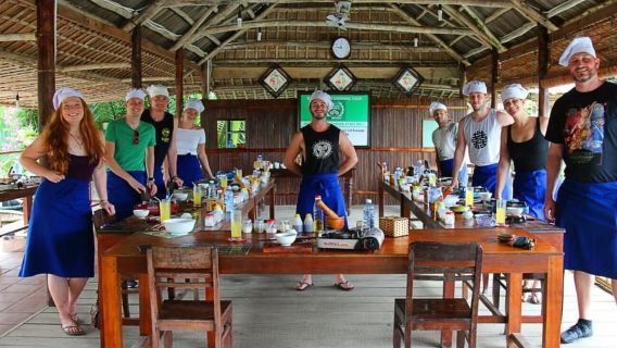 ฮอยอัน: ชั้นเรียนทำอาหารเบย์เมา พร้อมตลาดและเรือตะกร้า (ตัวเลือกเสริม)