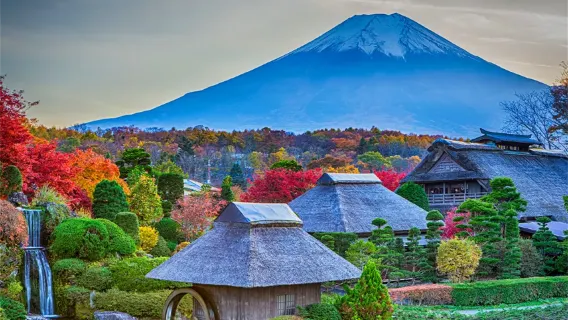 perjalanan satu hari ke Gunung Fuji, Oshino Hakkai, Gotemba Outlets, dan Pemandian Air Panas Tokyo dengan Transfer Grup Kecil Opsional