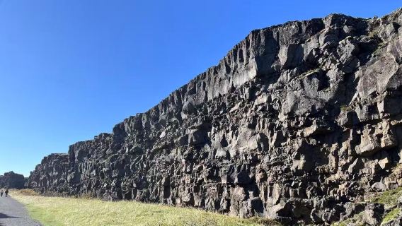 冰島國家的搖籃-黃金圈包車遊：瀑布+間歇泉+國家公園+火山口