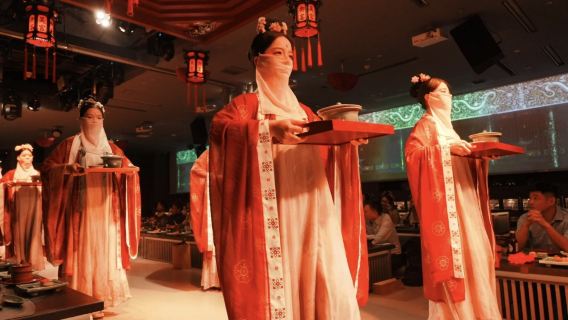 Kaiserliches Bankett im Wu-Palast von Suzhou: Ein Erlebnis für alle Sinne | Inklusive Hanfu (traditionelle Han-Kleidung), königlichem Bankett, Spielen im alten Stil und Tanzvorführung