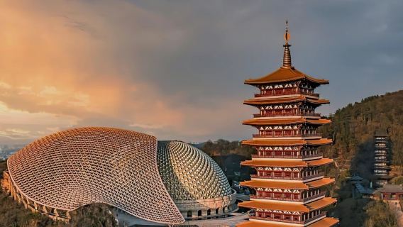 The tour to Niushou Mountain and Sun Yat-sen Mausoleum includes door-to-door pick-up service.