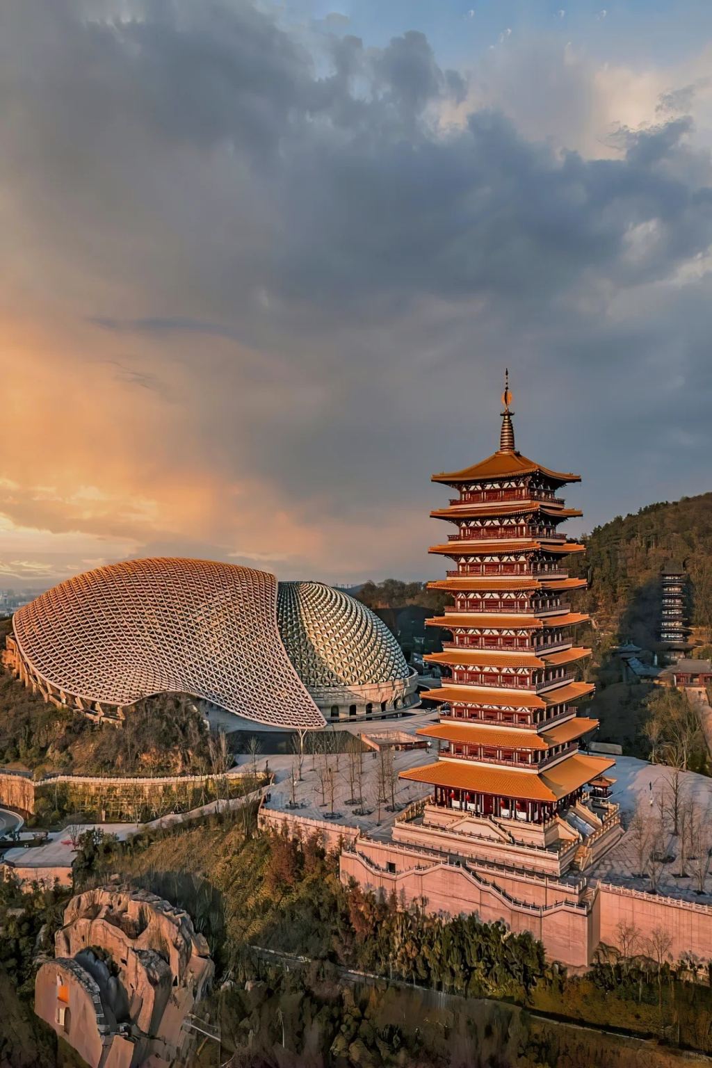 The tour to Niushou Mountain and Sun Yat-sen Mausoleum includes door-to-door pick-up service.