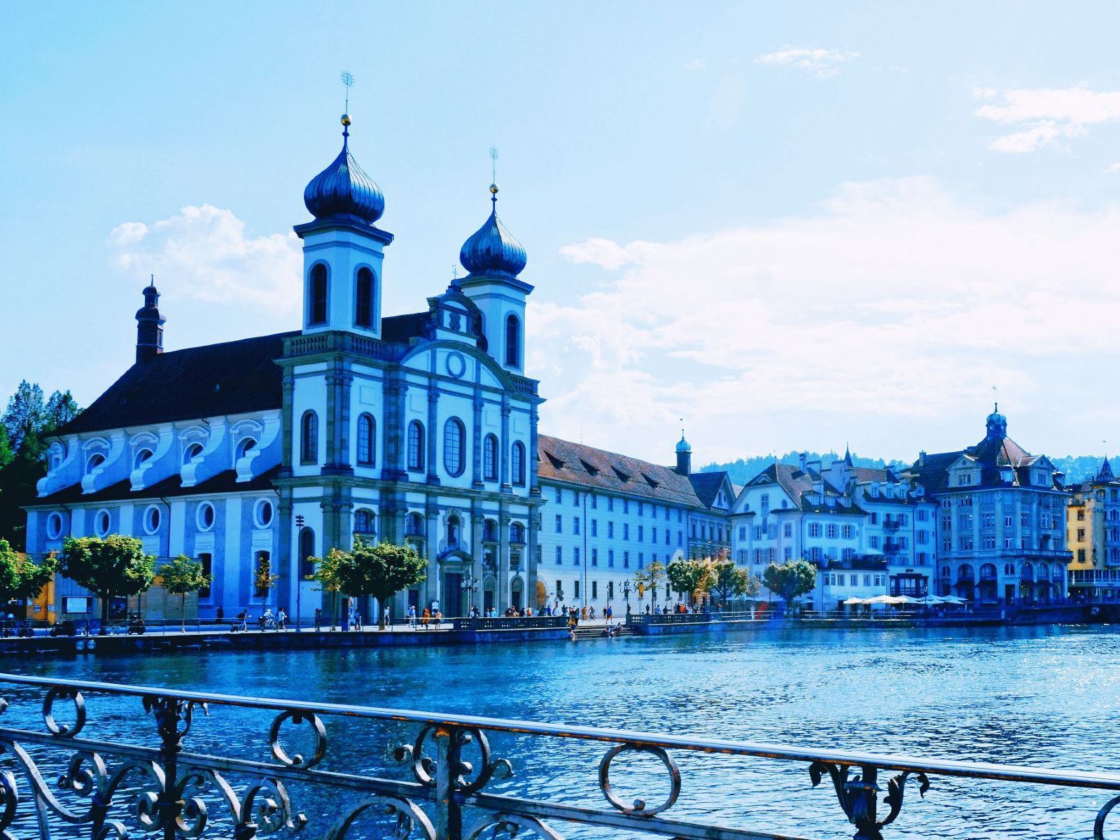 盧塞恩的門戶最陡齒軌登山列車和「金色環遊」包車一日遊