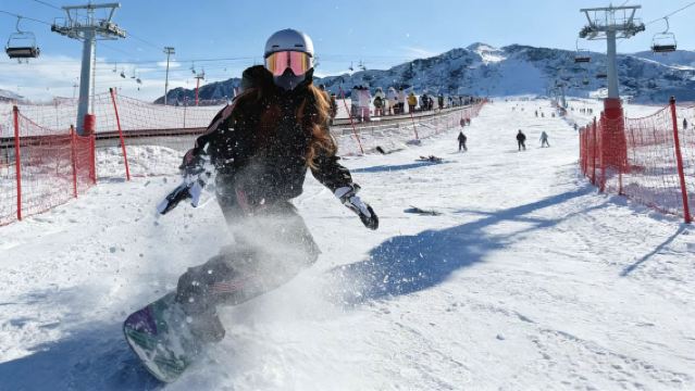 Lawatan sehari Urumqi pergi-balik ke Pusat Ski Antarabangsa Baiyun