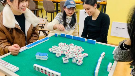 Chengdu Mahjong Experience: With a pro English Guide, Indulge in the Charm of Sichuan Mahjong