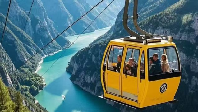 Partenza da Barcellona: tour di un giorno ad Andorra, Francia e Spagna con guida in inglese