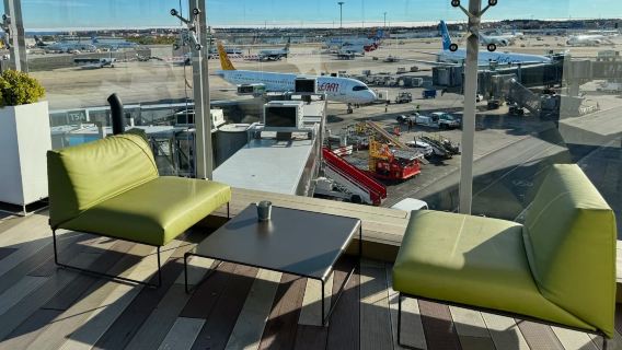 Bono de uso para la sala VIP del Aeropuerto Adolfo Suárez Madrid-Barajas (MAD) - Sala VIP del aeropuerto de Madrid - Descanso para tránsito