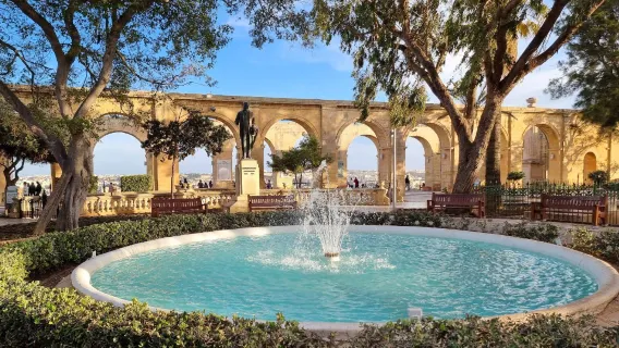 Bandar Lama Mdina + Gua Biru + Pintu Kemenangan (Valletta) + Taman Upper Barrakka + Kampung Popeye