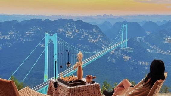 Anshun Nayuan Shan Thee & Koffie (wolkenklif + direct uitzicht op 's werelds hoogste brug + fotogeniek uitzichtpunt op de canyonwolkenzee)