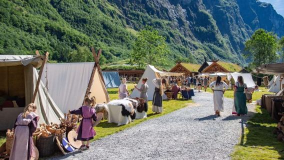 Bergen: Wikingerdorf & UNESCO-Fjordkreuzfahrt ab Flåm