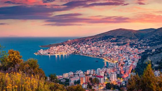 Walking tour in Saranda & A visit to the " Lekursi castle"