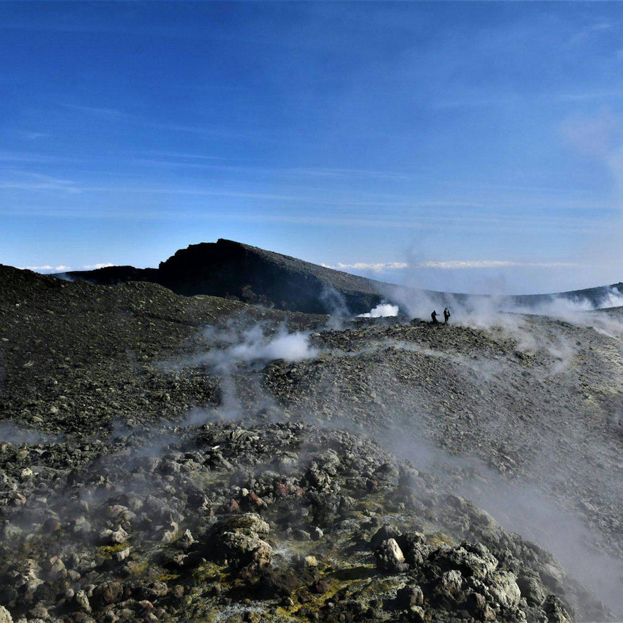 Monte Etna: trekking alla vetta e al cratere dal versante settentrionale