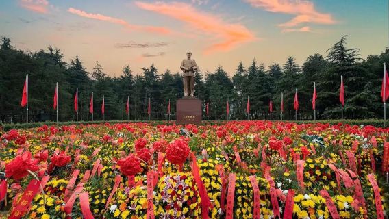 【高鐵向著韶山跑】專線司機·專線導遊·紀念像章帶回家