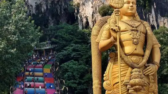 Kuala Lumpur City Center private charter Twin Towers + National Mosque + Batu Caves one-day tour with Transfers