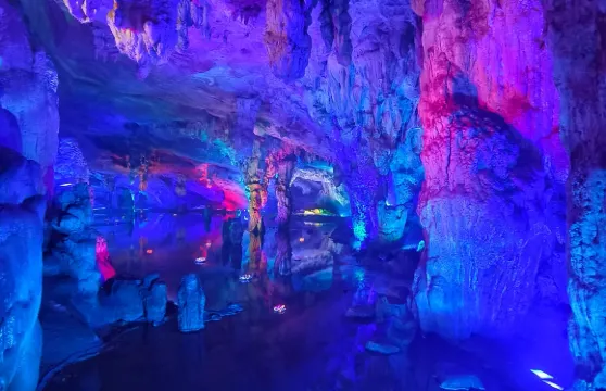 清遠連州地下河+湟川三峽一日遊可中英文服務