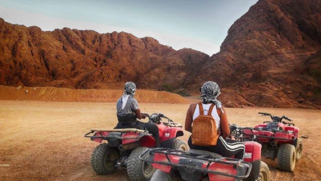 Hurghada: Quad, mar, camello, safari, observación de estrellas y cena