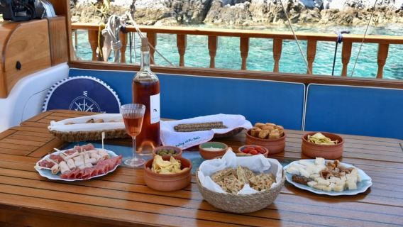 Skiathos : All-Inclusive Sailing Cruise with Lunch!