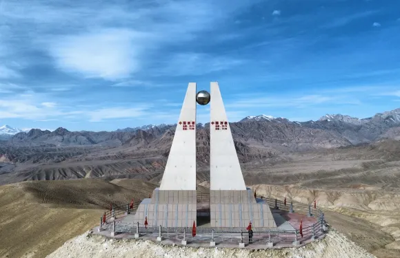 新疆喀什+西極時光景區+天山昆崙山交匯一日，包車遊