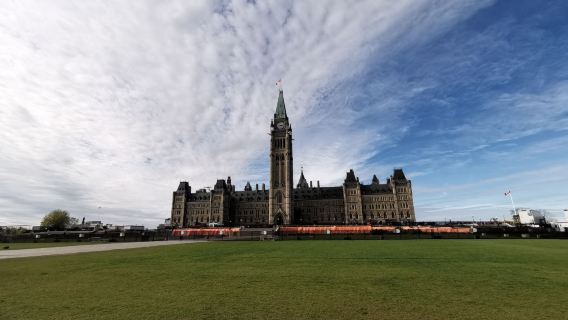 Ottawa Capital Day Tour: Parliament Hill + National Gallery of Canada + Canadian War Museum