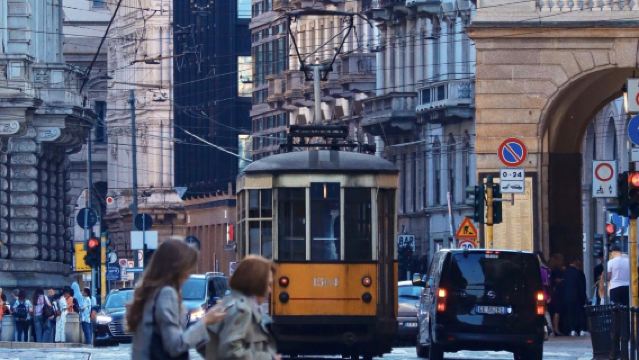 Tour di un giorno in noleggio con conducente esclusivo a Milano: Arco della Pace, Parco Sempione, Castello Sforzesco e Duomo