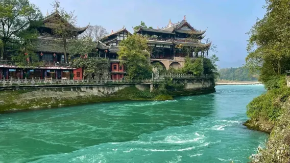 Chengdu Dujiangyan + Sanxingdui One-Day Tour: Private Car Transfer [Flexible Departure]