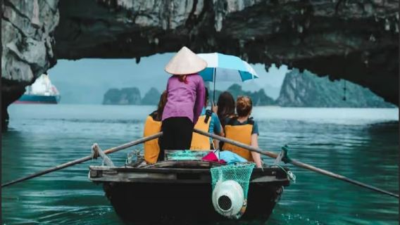 Excursión de un día a la bahía de Halong y la cueva del muelle desde Hanói, Vietnam [Kayak, Cueva Sorpresa y Bahía de la Luna]