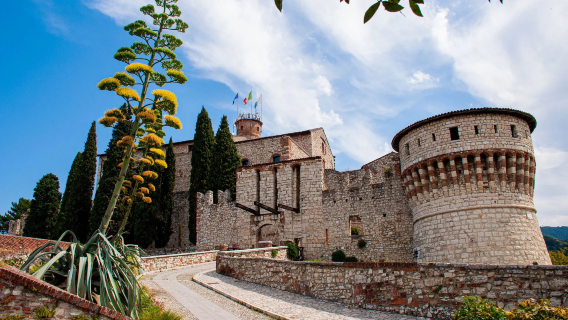 1-day private charter tour of Palazzo Mezzanotte, Branca Tower, Brescia Castle, and Chiesa Parrocchiale di San Marco