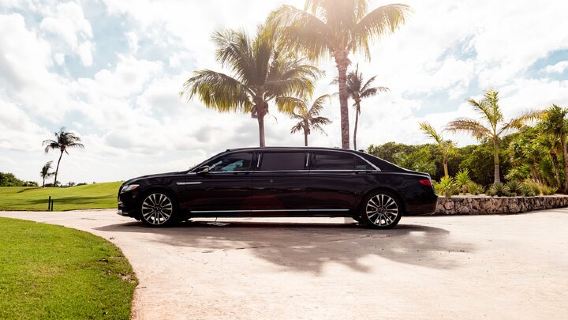 Lincoln Strecth Limousine with Wi Fi on board