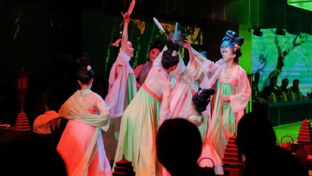 Xi'an Top Ancient-style Feast! Furong Banquet: One-stop Hanfu & Performance