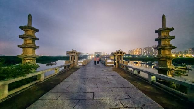 Lawatan sehari ke Jambatan Luoyang + Pulau Kincir Angin + Kota Purba Chongwu + Taman Budaya Wanita Hui'an + Pantai Xisha