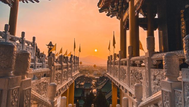 Päiväretki Nantou Countyn Bao Hukong Tianditang Temppeliin ja elävään allasretkelle Nantoussa | Mahdollisuus vuokrata auto